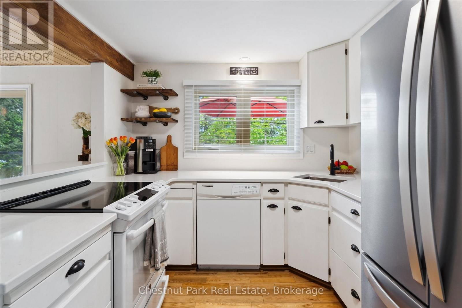 218 NORTH DRIVE Image 14