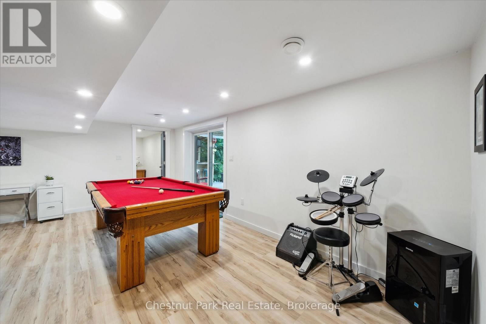 218 NORTH DRIVE Image 30