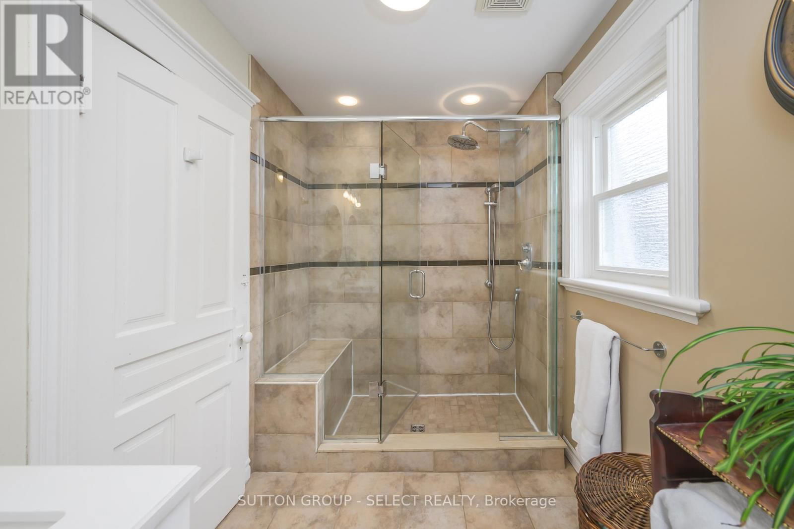 558 PRINCESS AVENUE Image 22