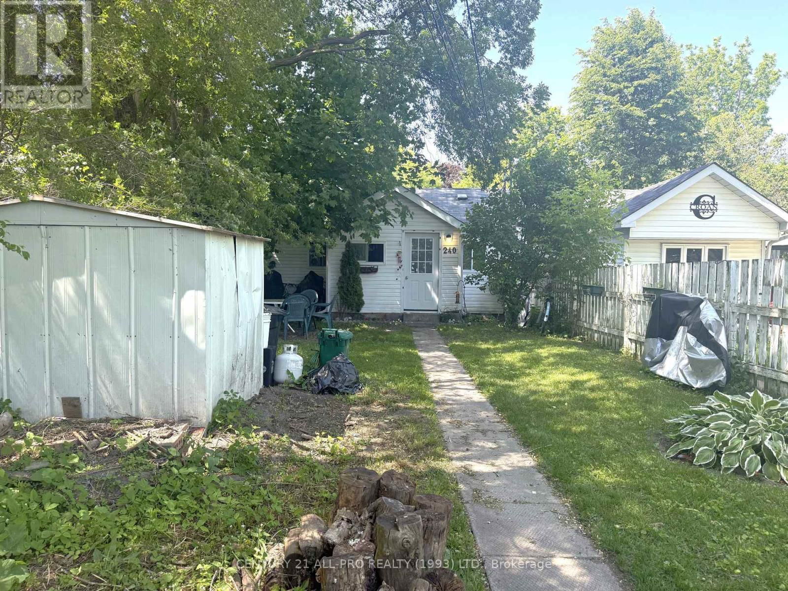 240 UNIVERSITY AVENUE WEST Image 26