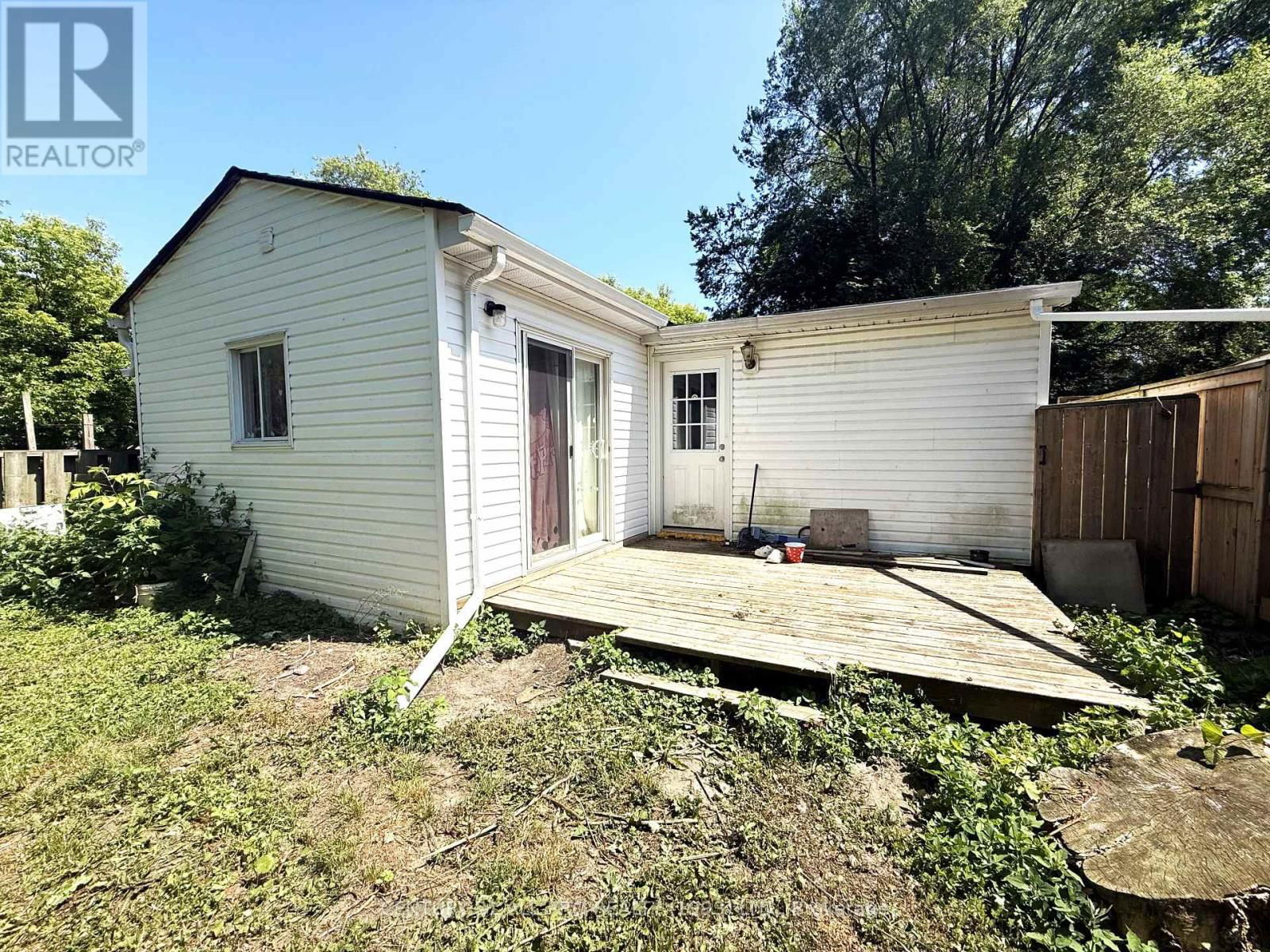 240 UNIVERSITY AVENUE WEST Image 35