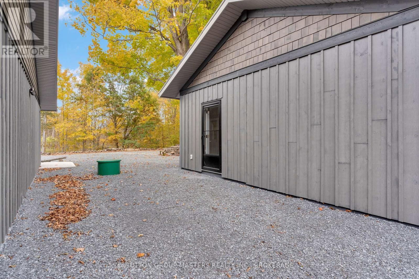 6179 NORTH SHORE ROAD Image 29