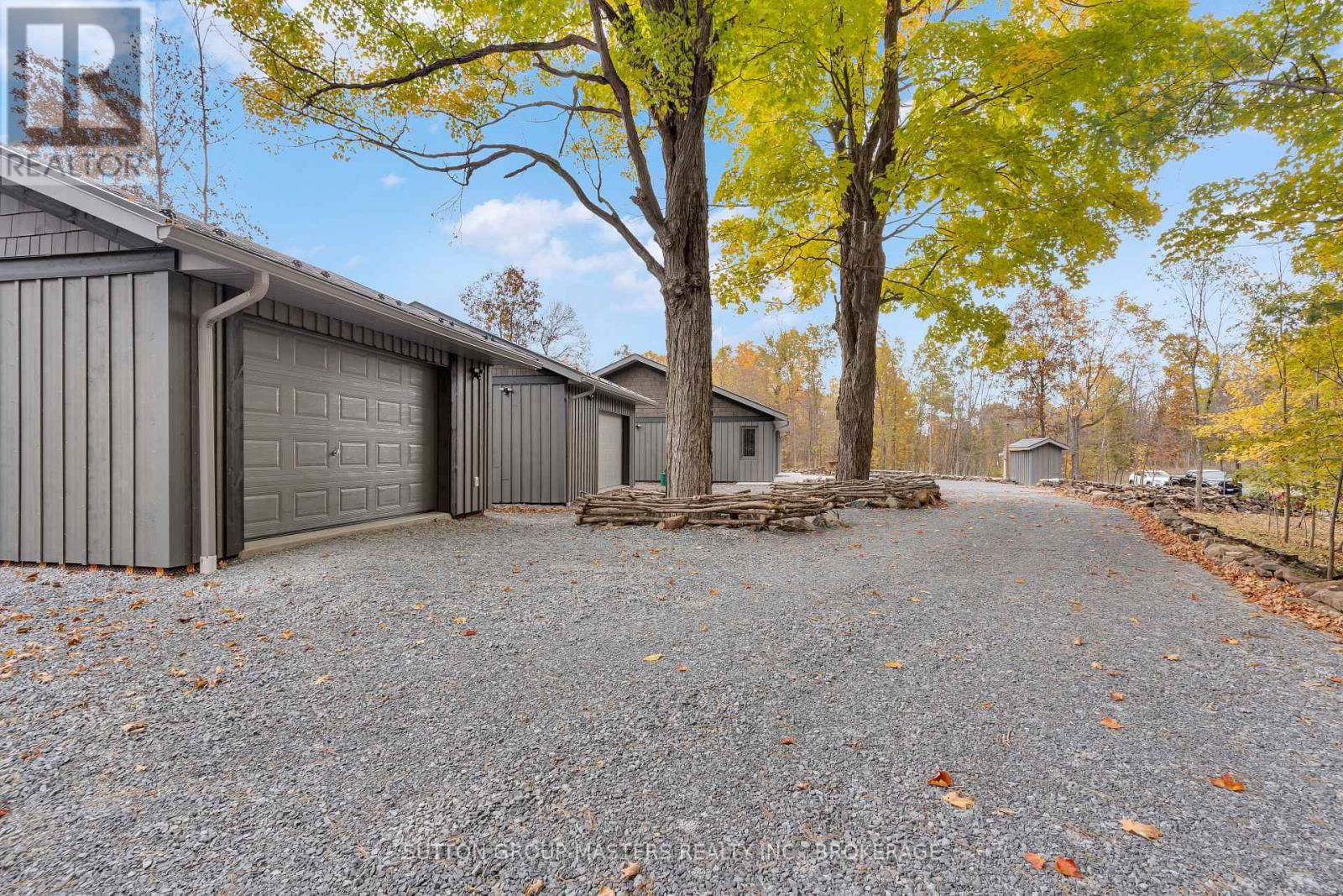 6179 NORTH SHORE ROAD Image 36