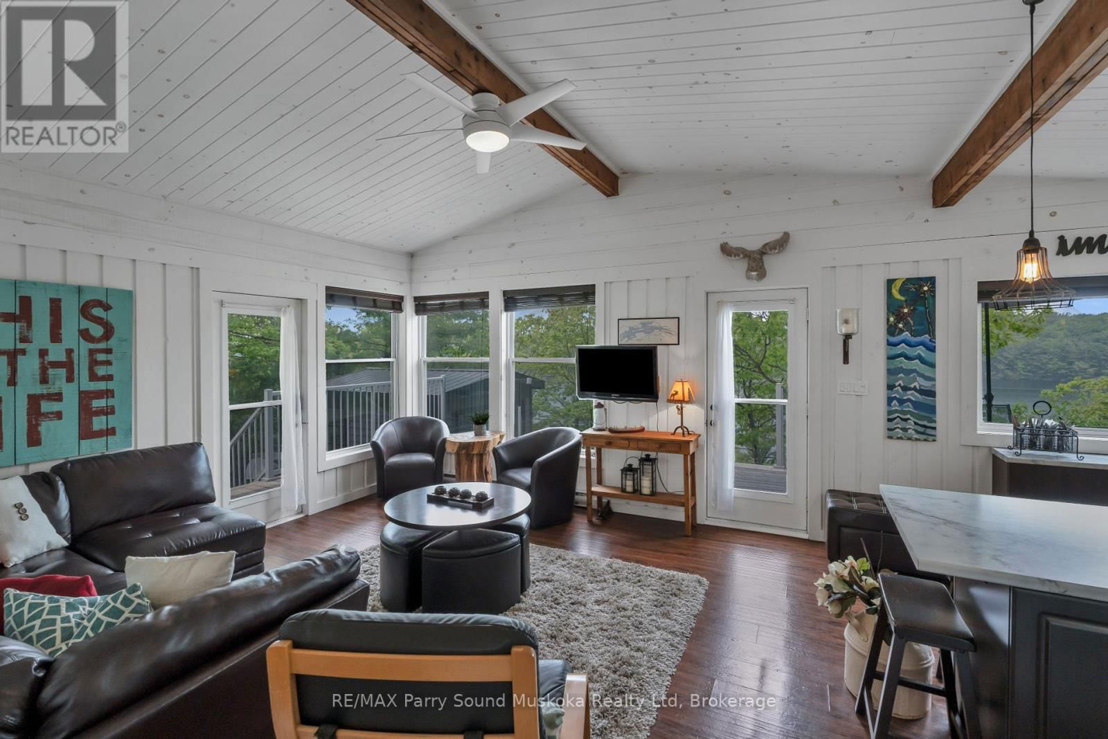 109 HEALEY LAKE Image 12