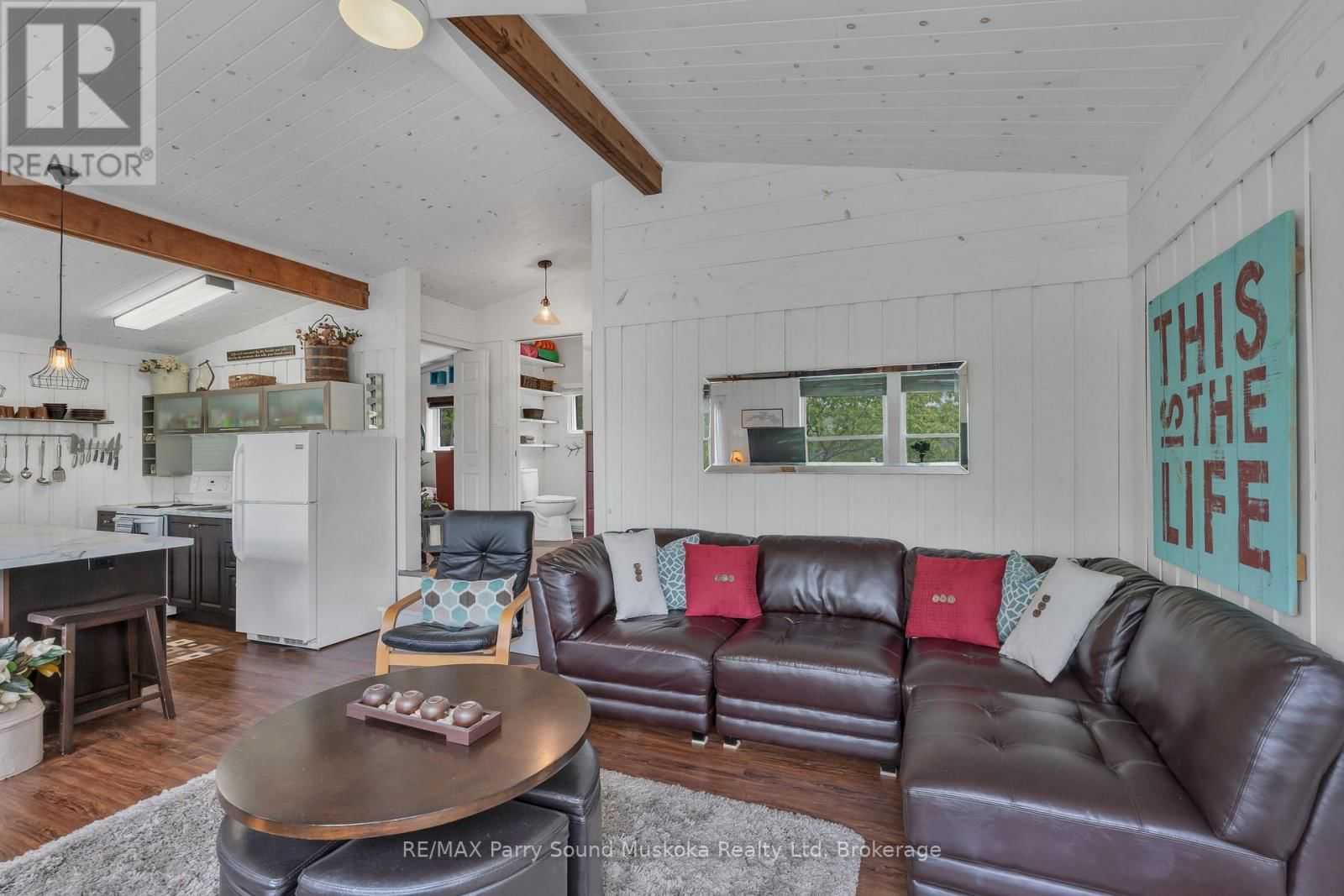 109 HEALEY LAKE Image 15