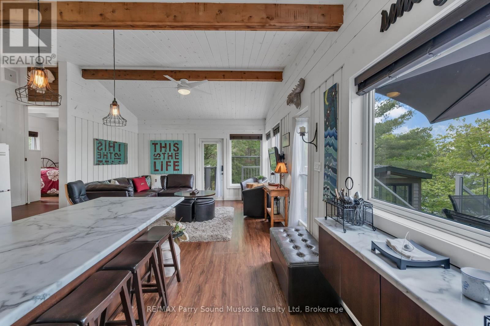 109 HEALEY LAKE Image 17