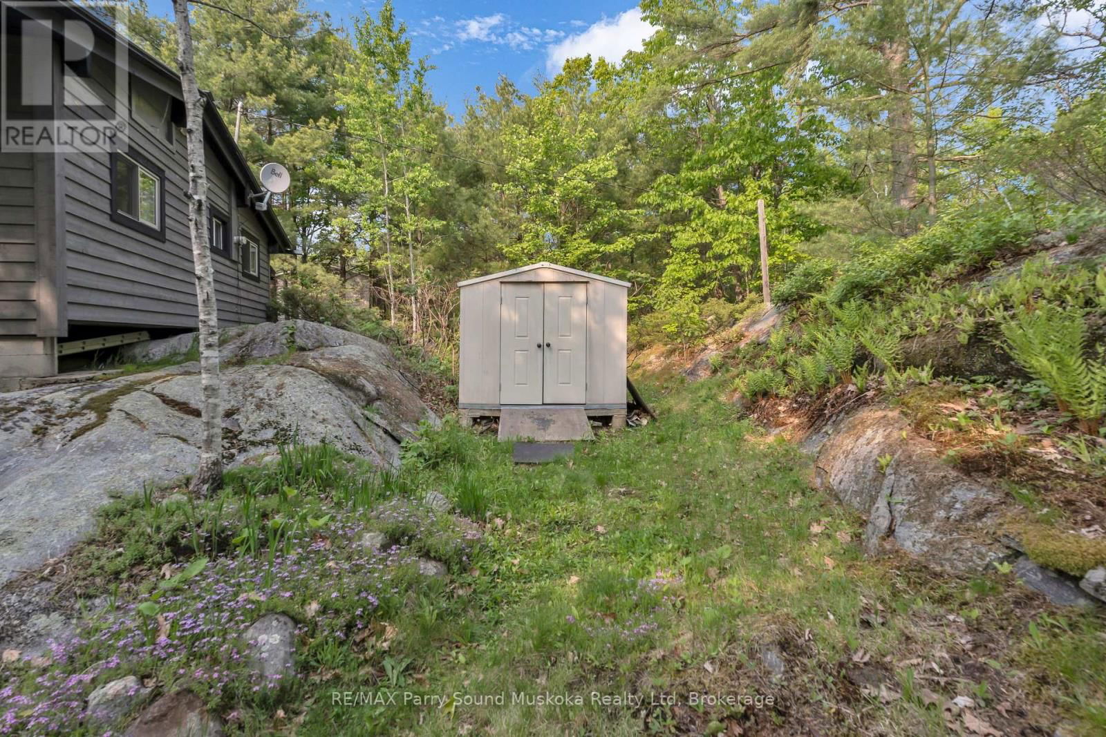 109 HEALEY LAKE Image 28