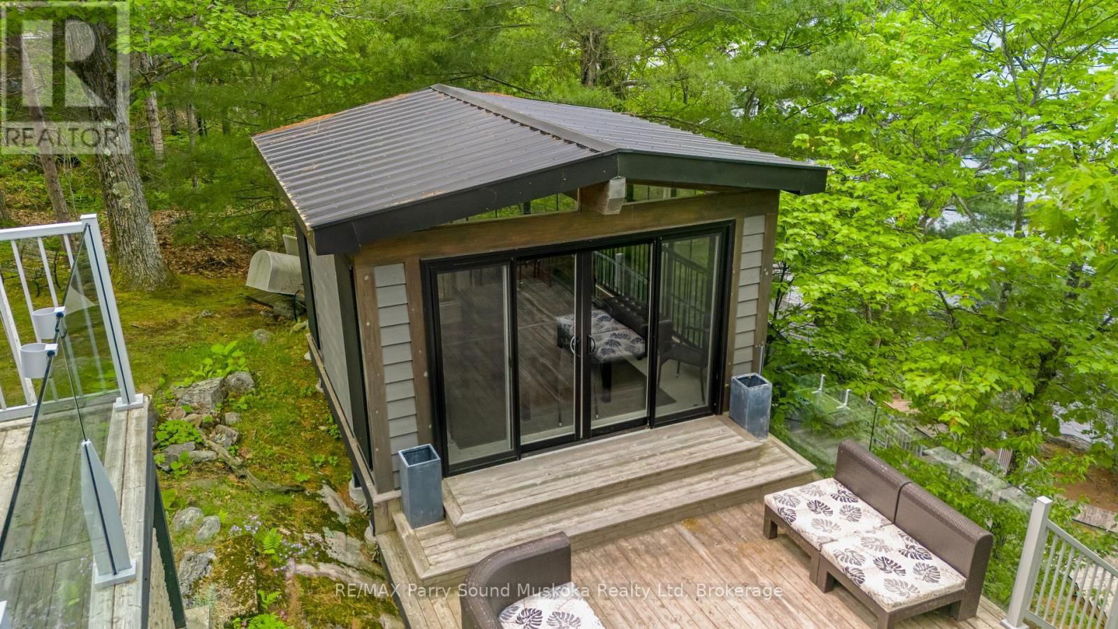 109 HEALEY LAKE Image 29