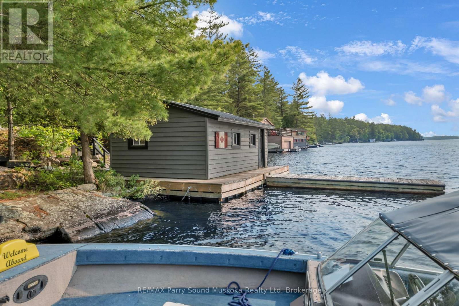 109 HEALEY LAKE Image 32