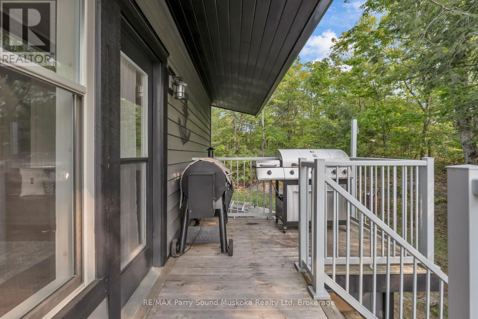 109 HEALEY LAKE Image 36