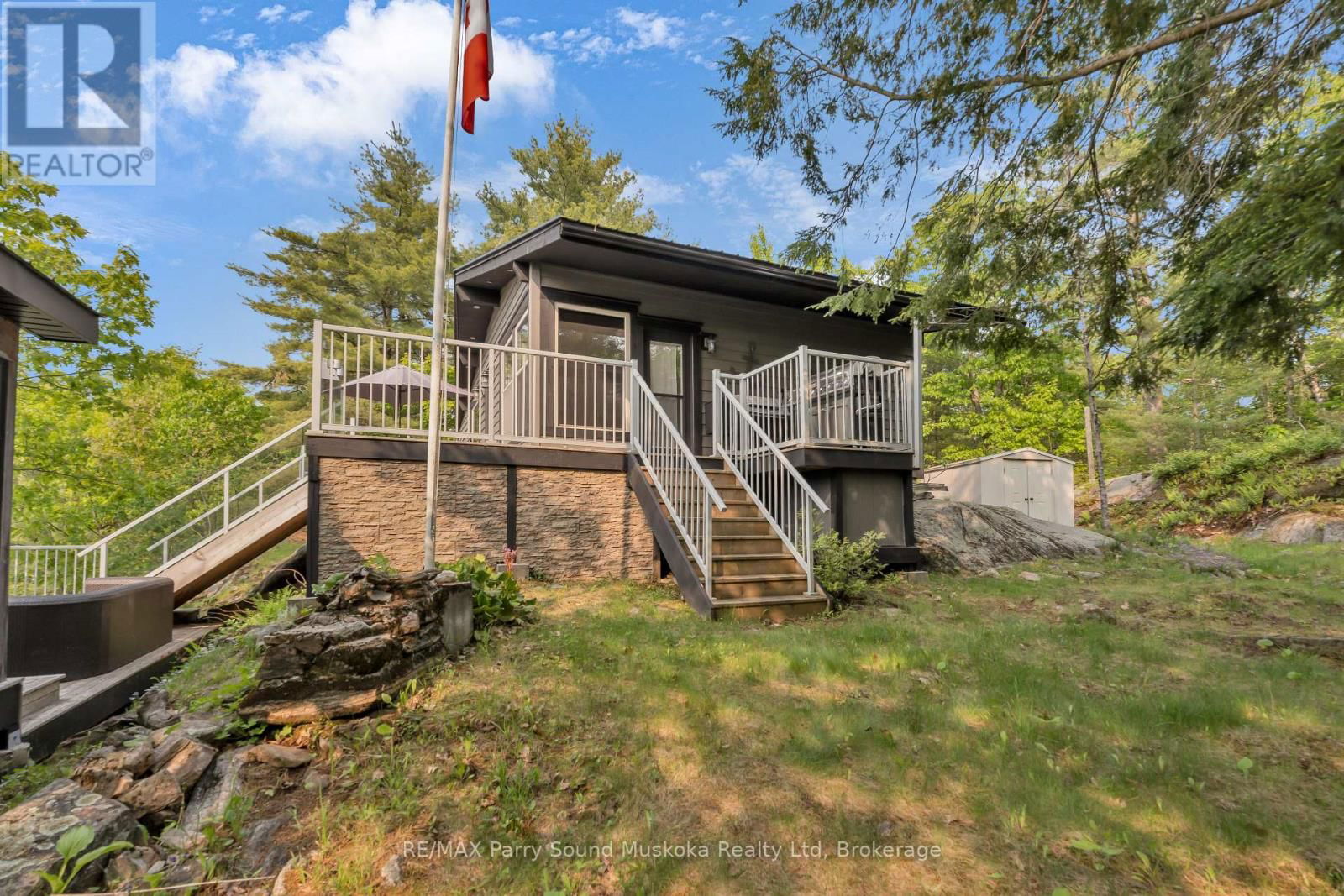 109 HEALEY LAKE Image 37