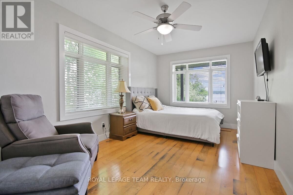 3886 ARMITAGE AVENUE Image 25