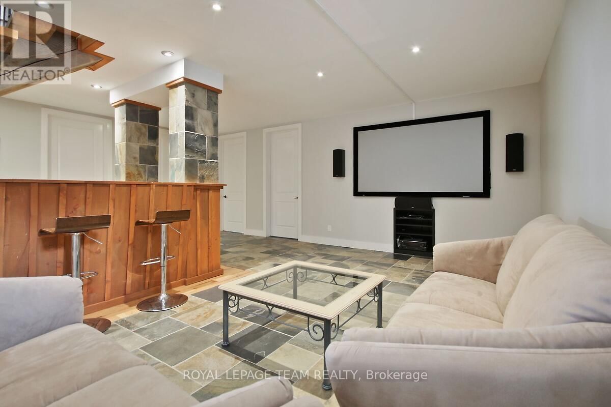 3886 ARMITAGE AVENUE Image 32