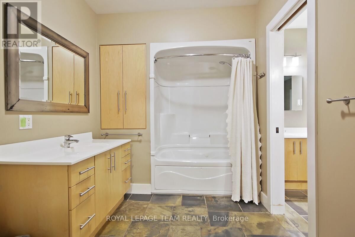 3886 ARMITAGE AVENUE Image 35