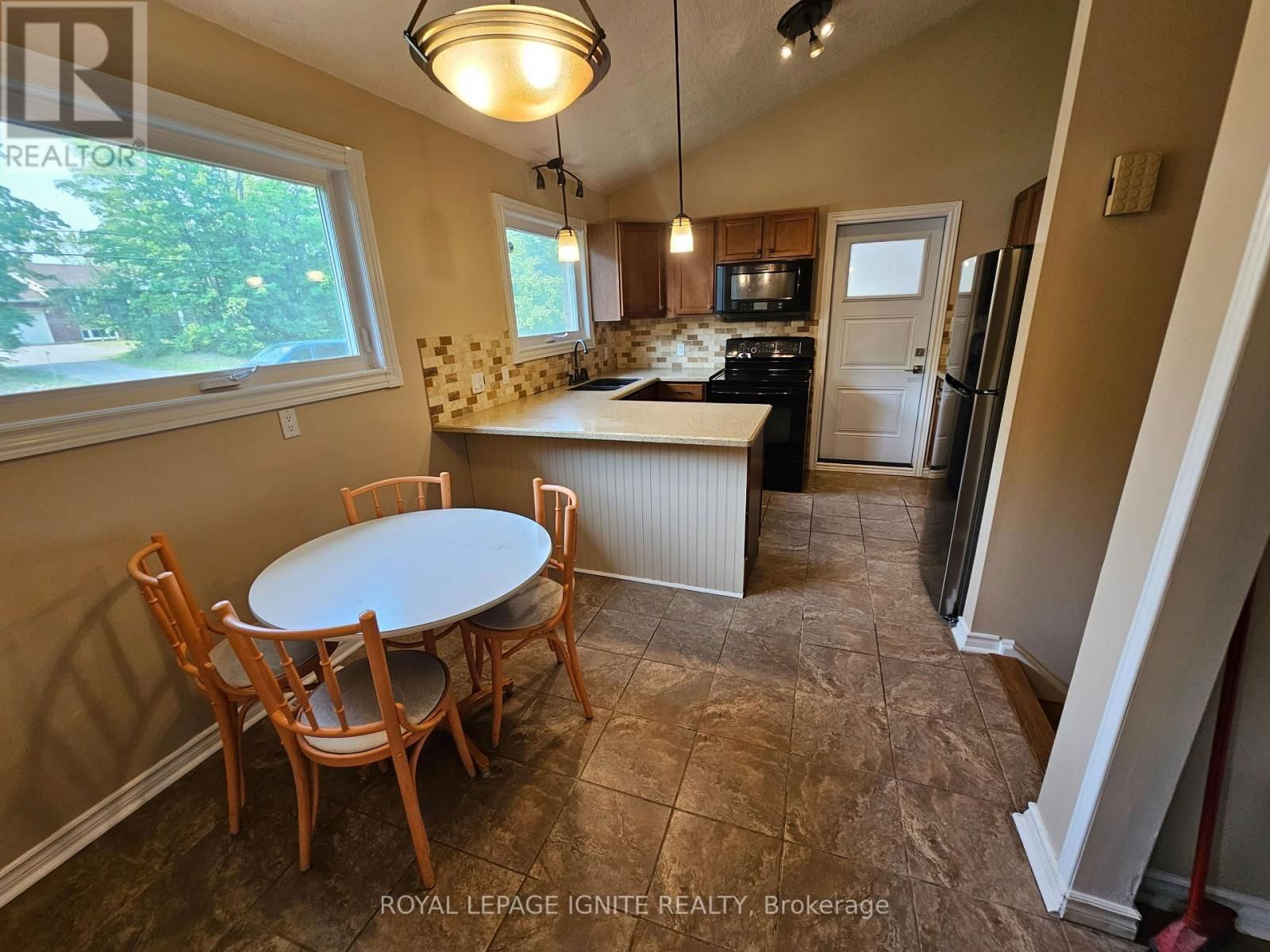 253 WOODLAND DRIVE NORTH Image 19