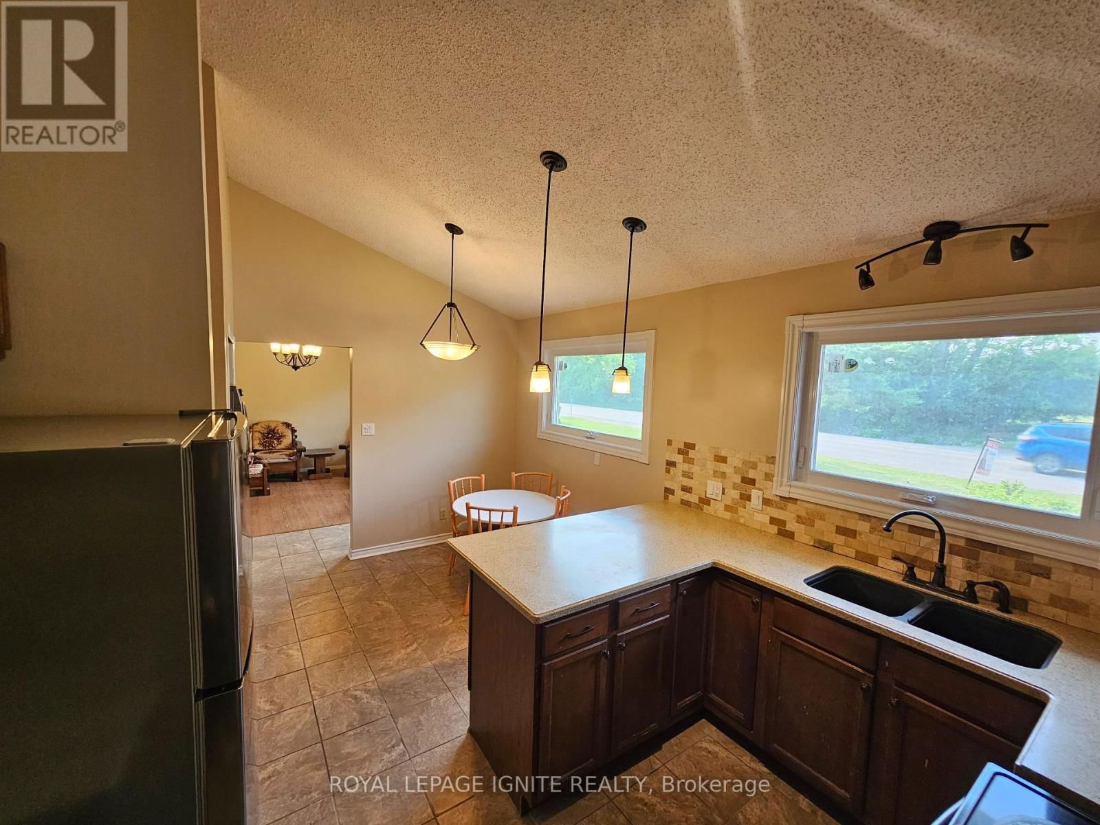 253 WOODLAND DRIVE NORTH Image 21