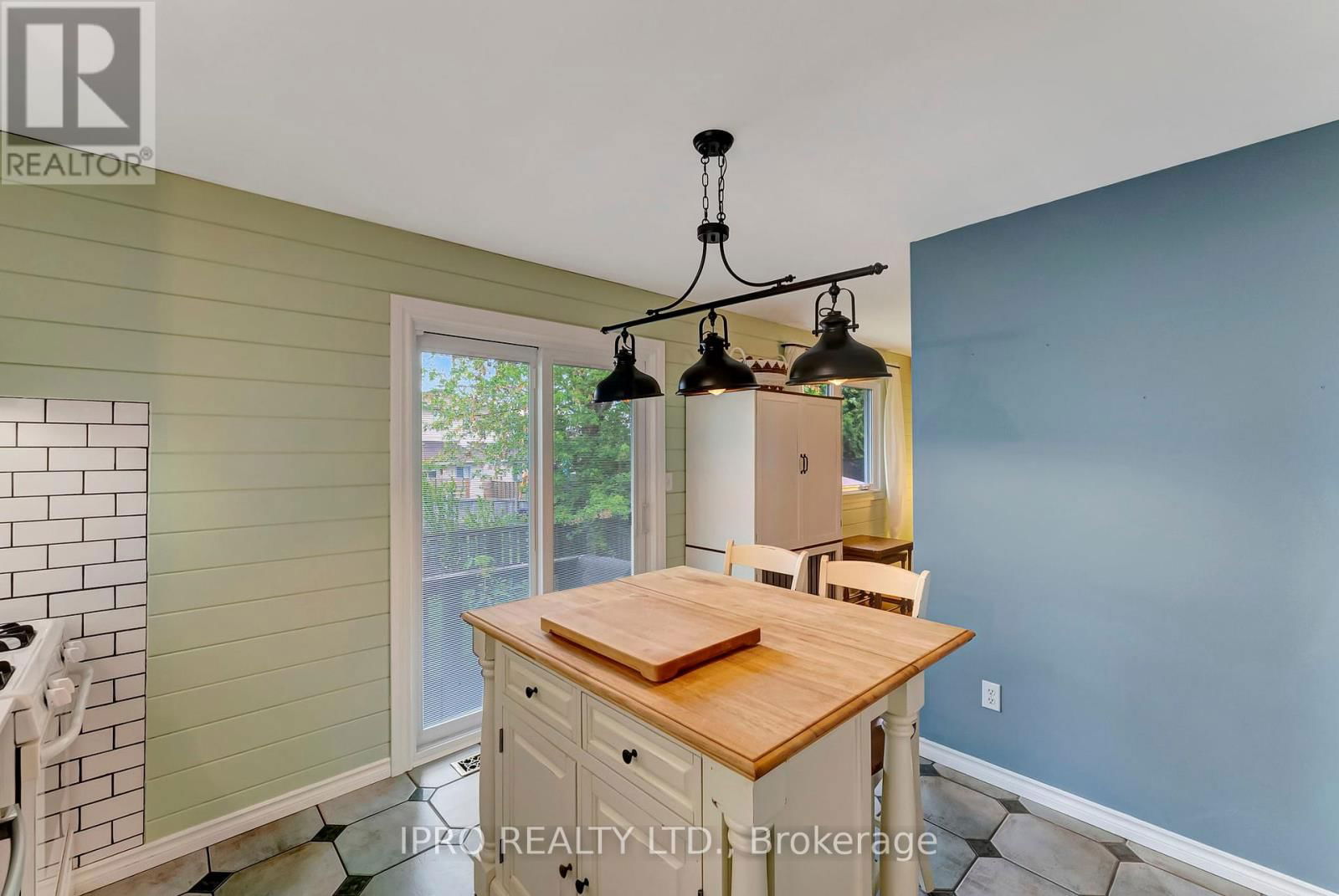 28 CELTIC DRIVE Image 16