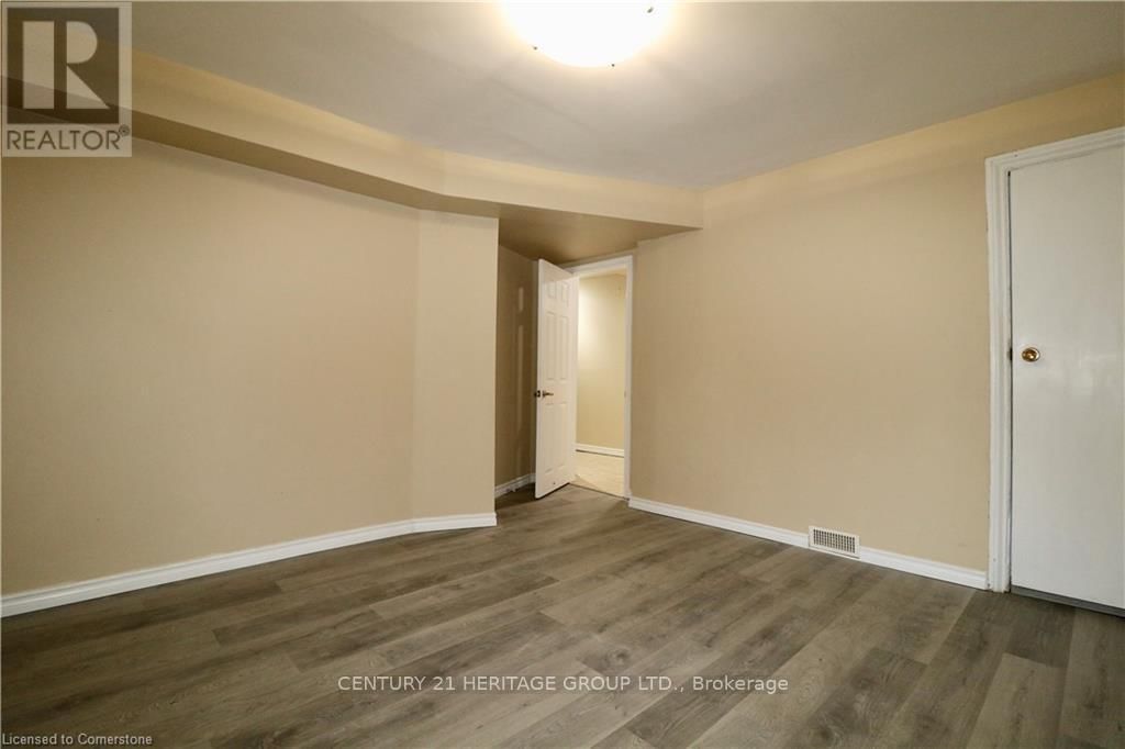 Lower Unit - 66 WEST AVENUE NORTH Image 7