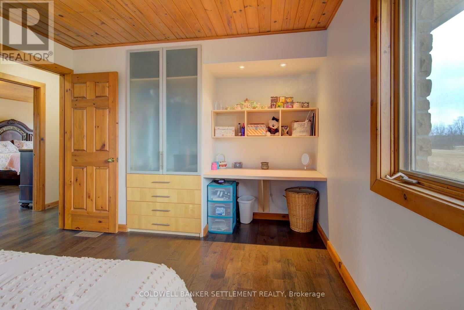 111 FERRIER ROAD EAST Image 18