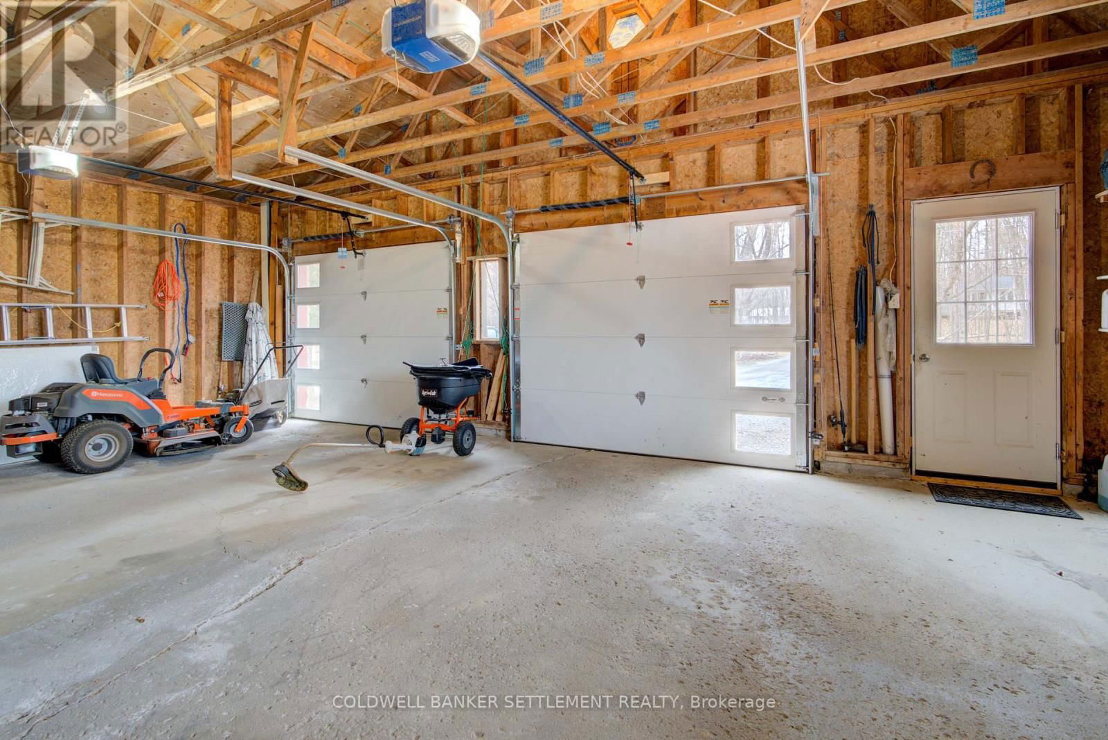 111 FERRIER ROAD EAST Image 25