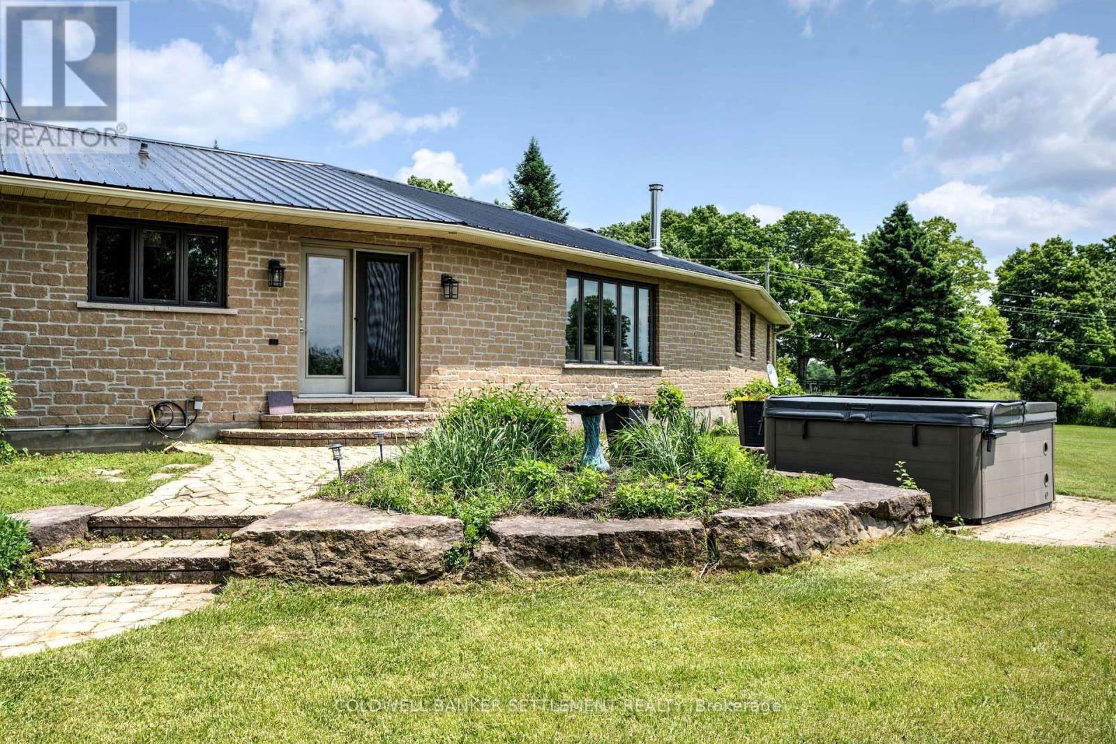 111 FERRIER ROAD EAST Image 31