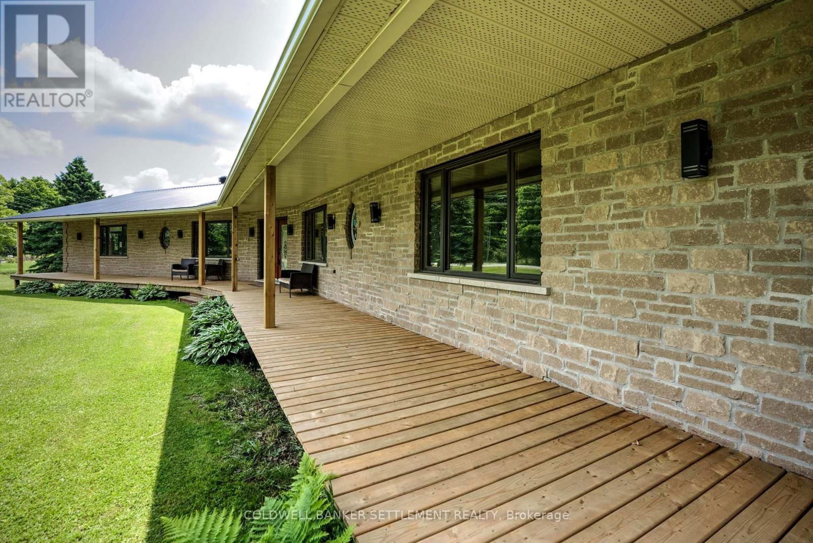 111 FERRIER ROAD EAST Image 37
