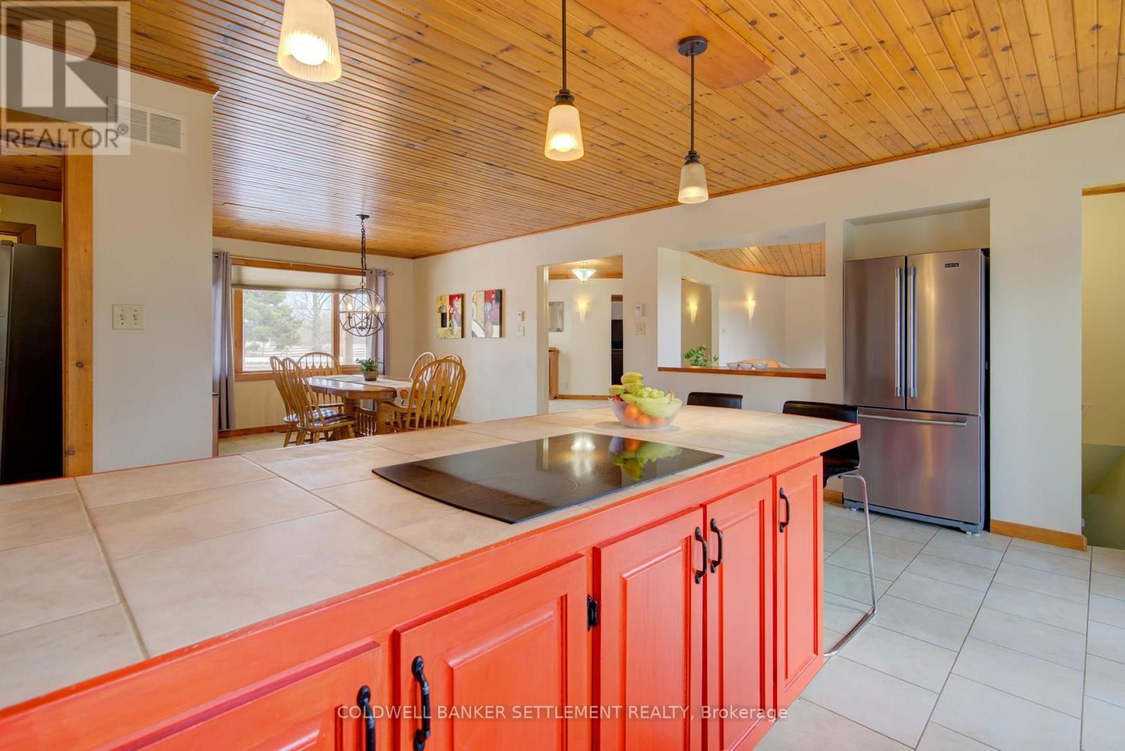 111 FERRIER ROAD EAST Image 9
