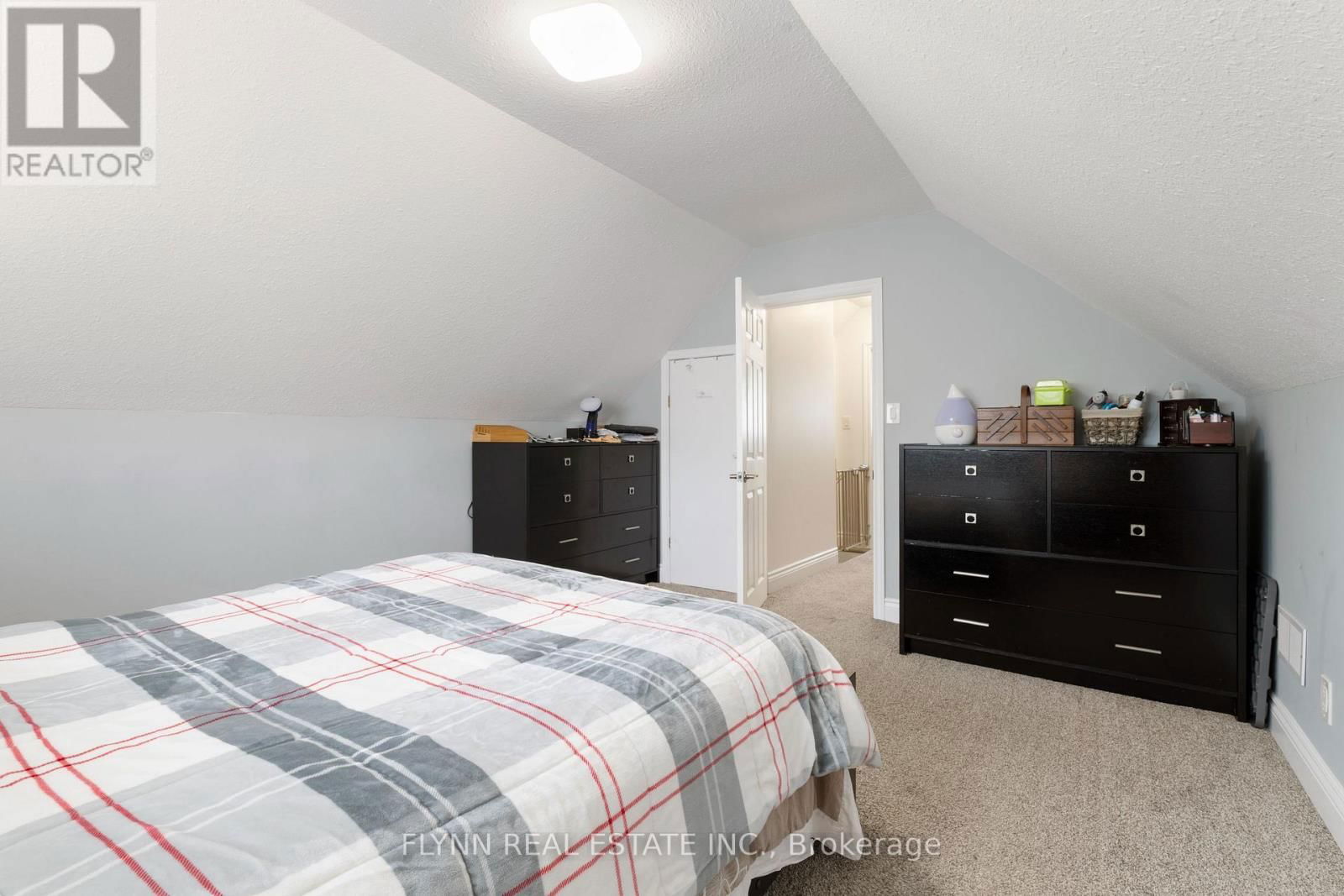 116 ELMVIEW STREET WEST Image 16