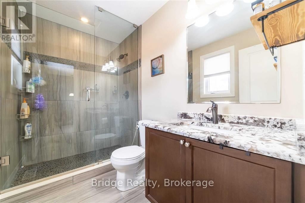 132 WEDGEWOOD DRIVE Image 21