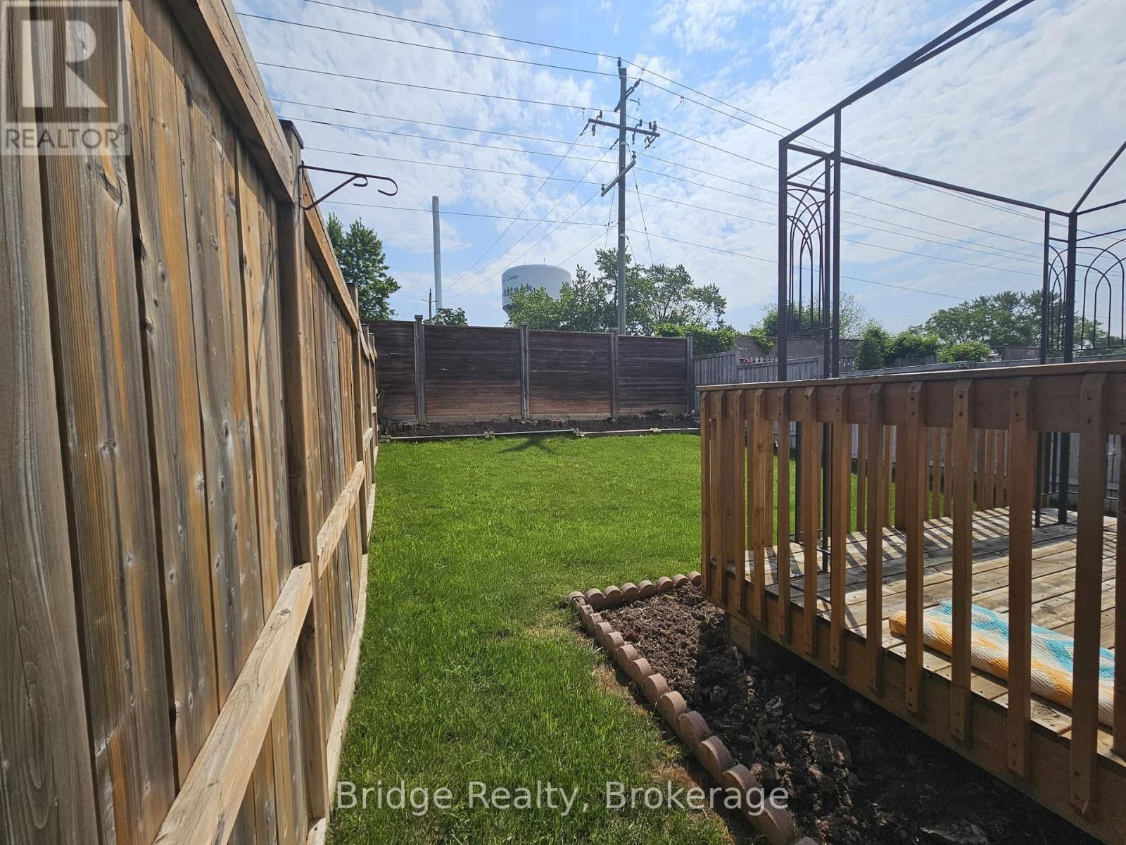 132 WEDGEWOOD DRIVE Image 32