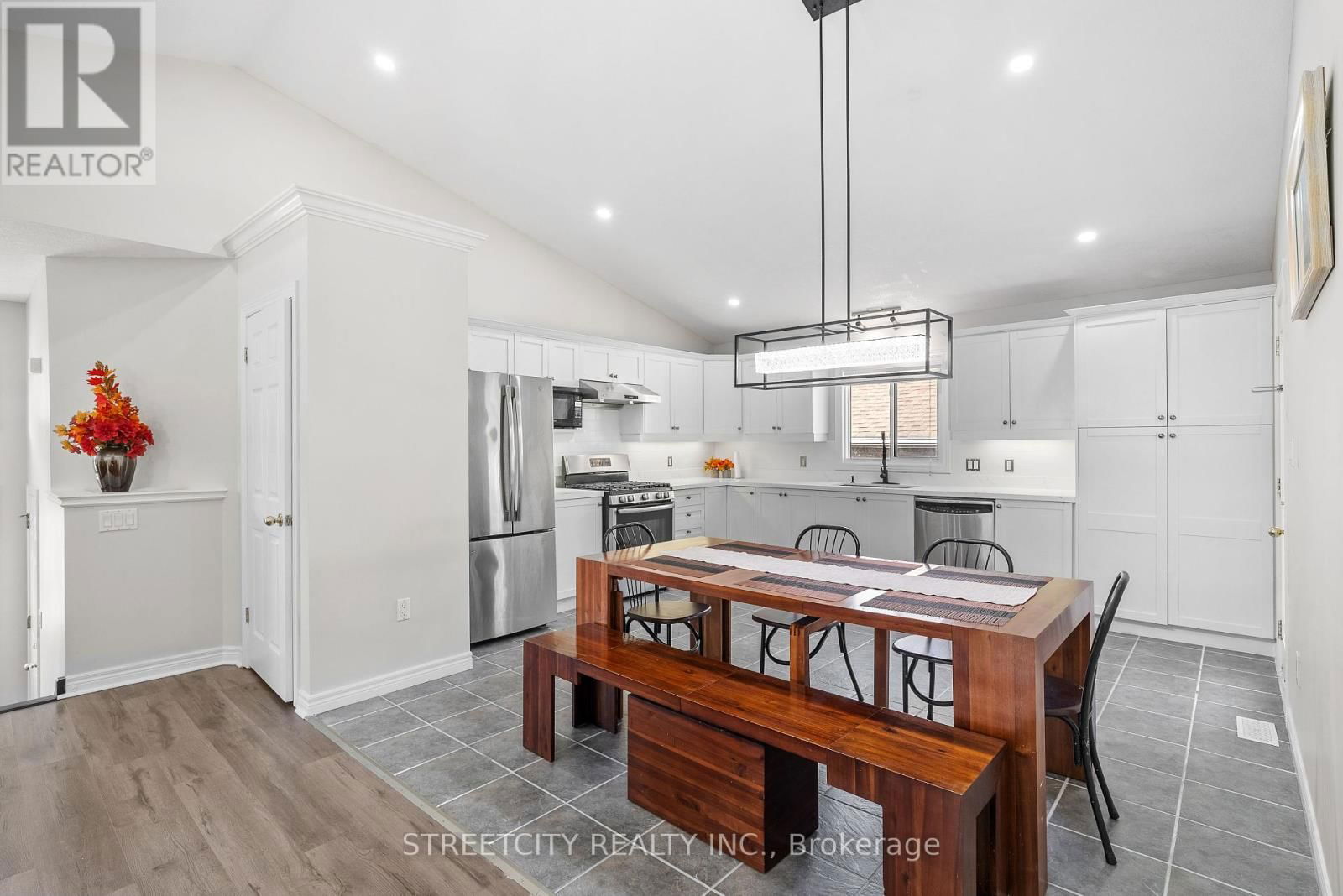 131 BRIDLE PATH Image 10