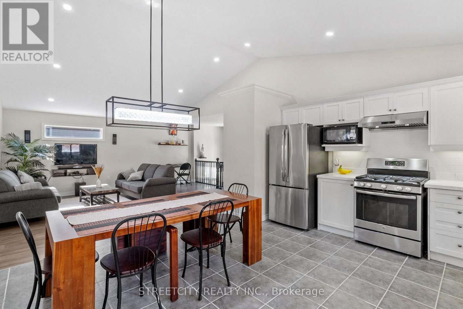 131 BRIDLE PATH Image 13
