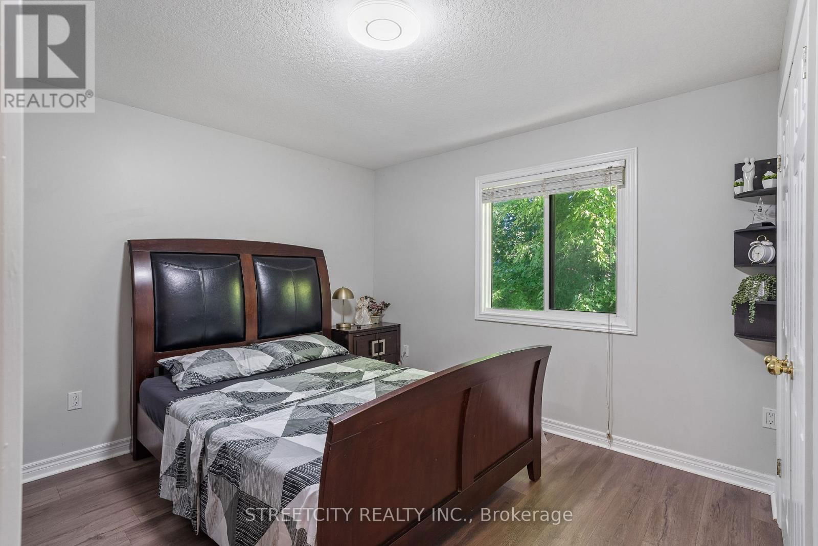 131 BRIDLE PATH Image 16