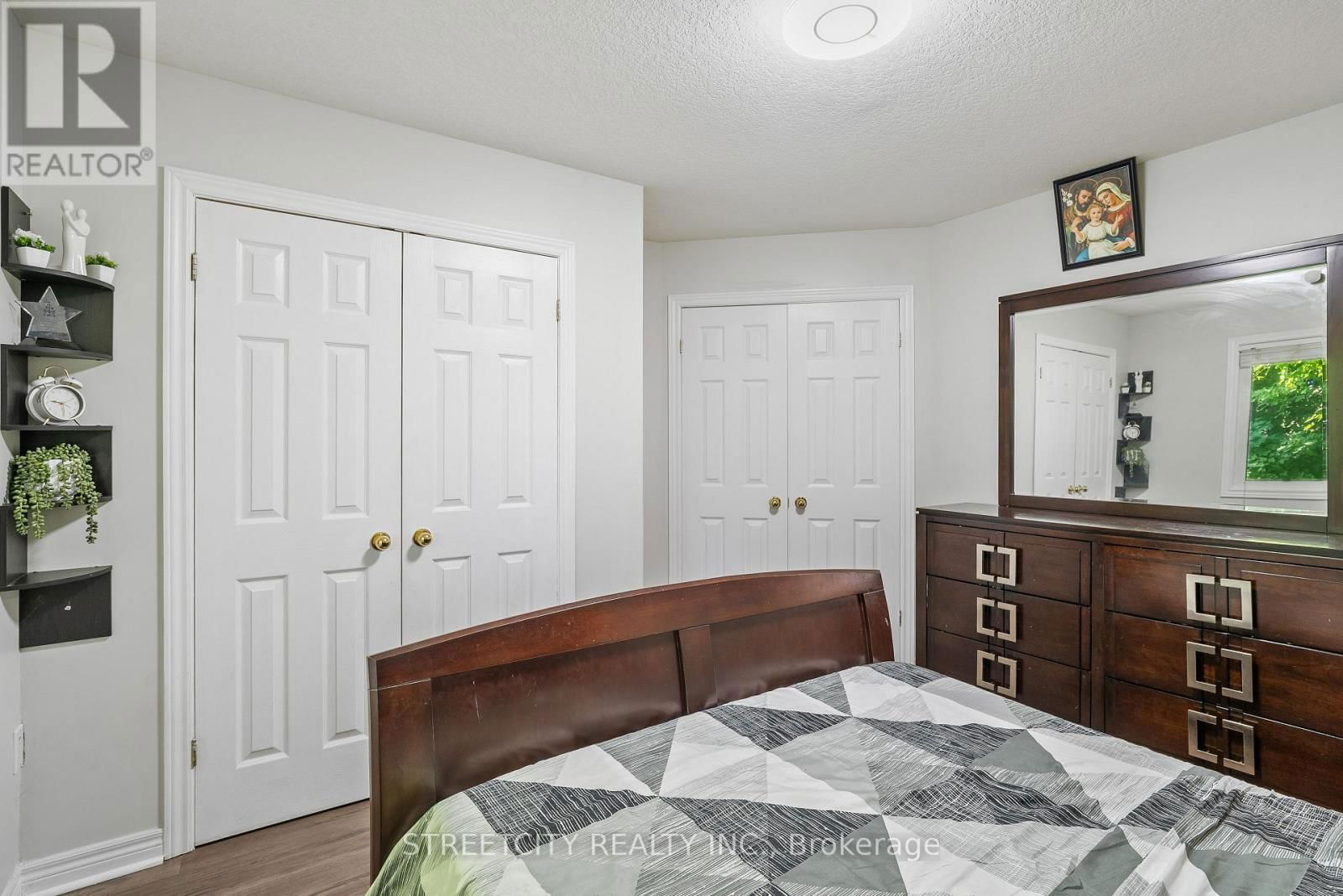 131 BRIDLE PATH Image 18