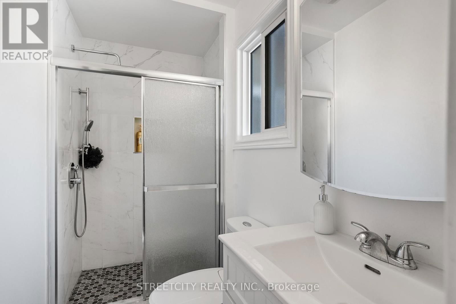 131 BRIDLE PATH Image 19