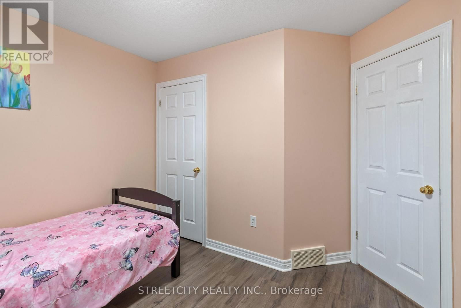 131 BRIDLE PATH Image 22
