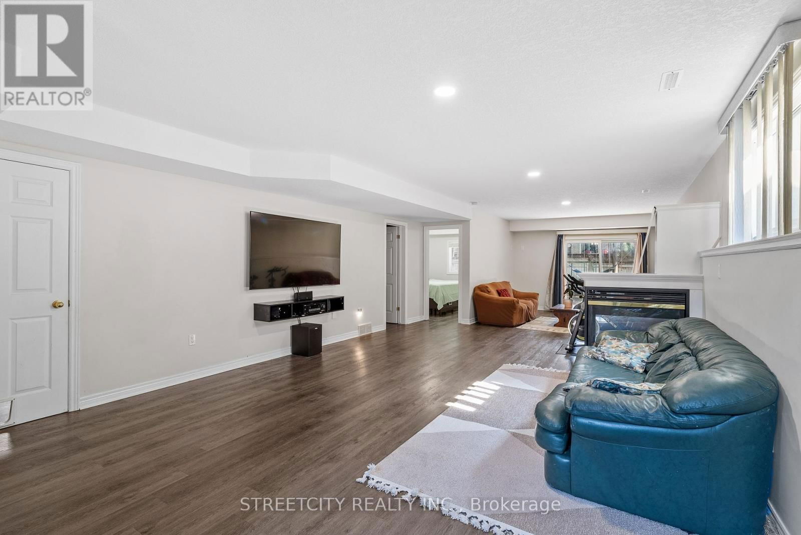 131 BRIDLE PATH Image 28