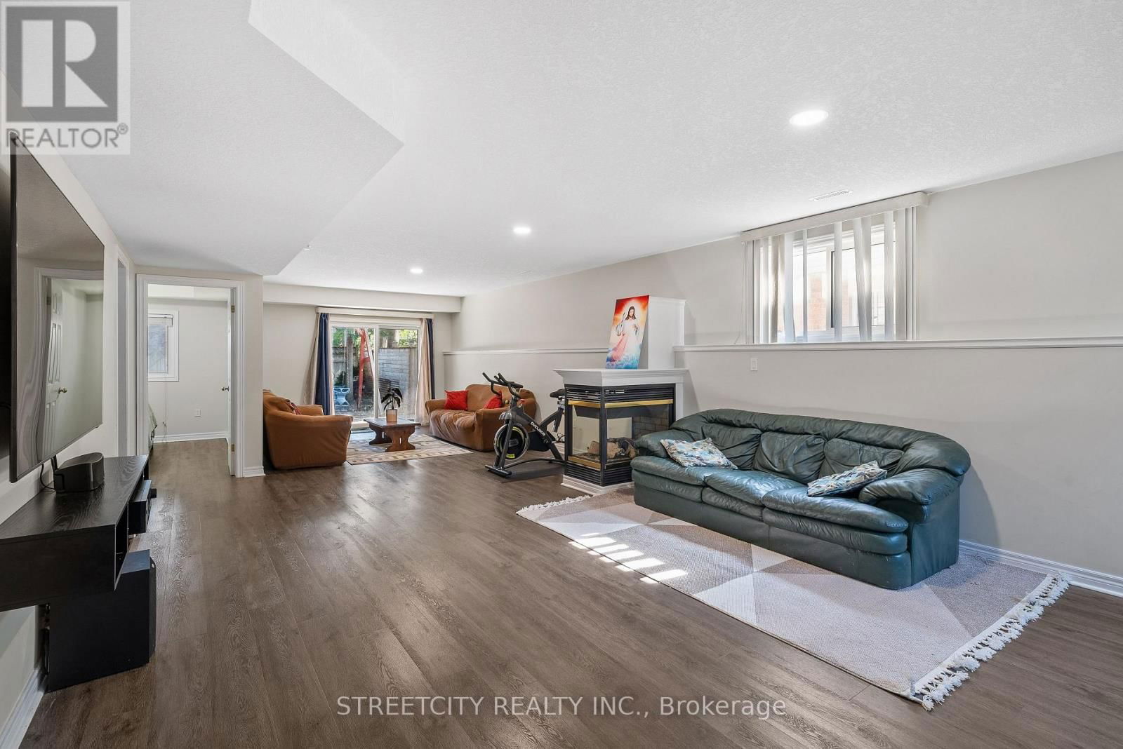 131 BRIDLE PATH Image 29