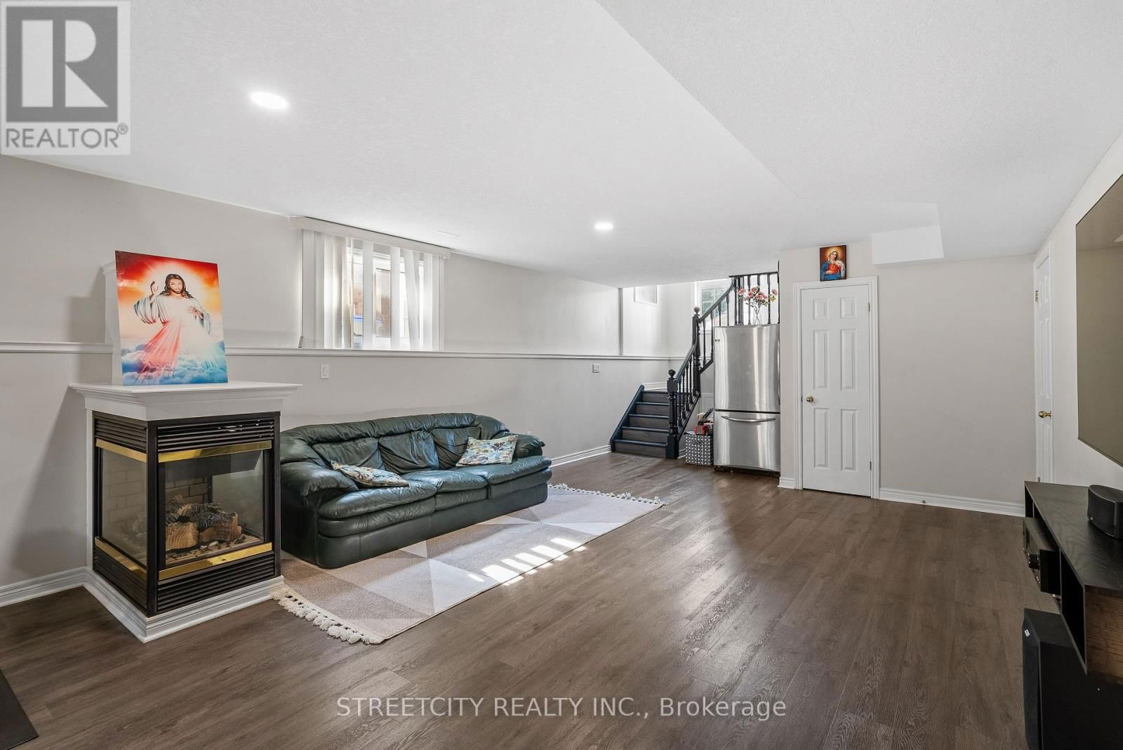 131 BRIDLE PATH Image 30