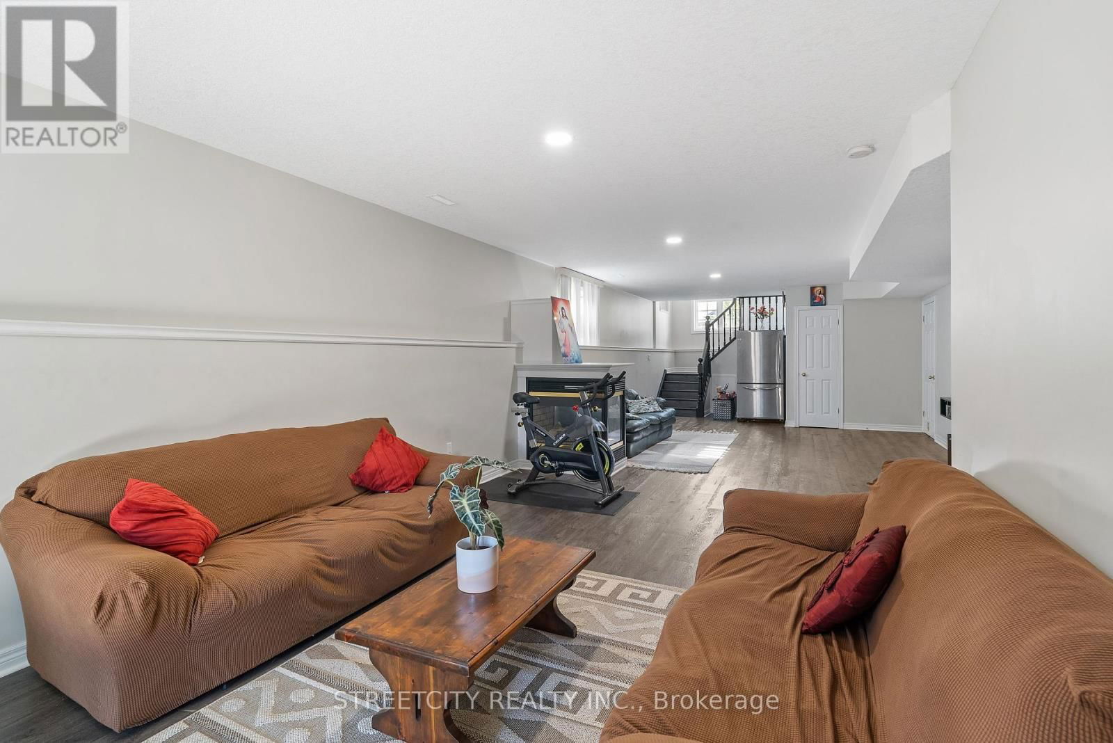 131 BRIDLE PATH Image 32
