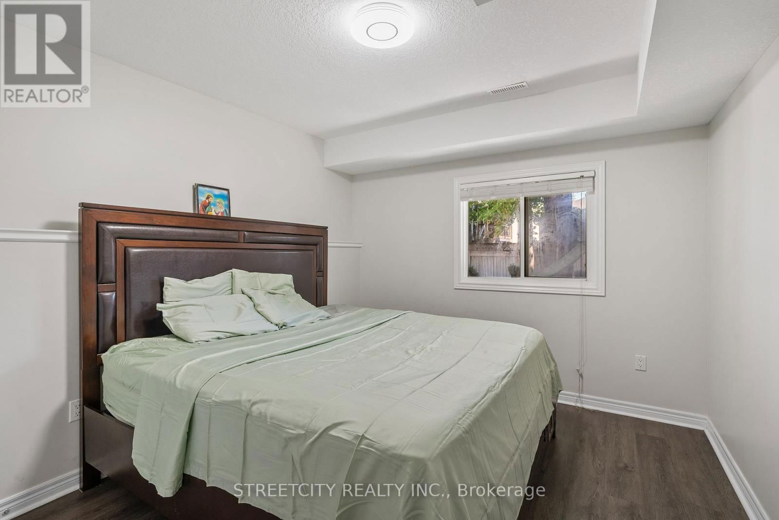131 BRIDLE PATH Image 33