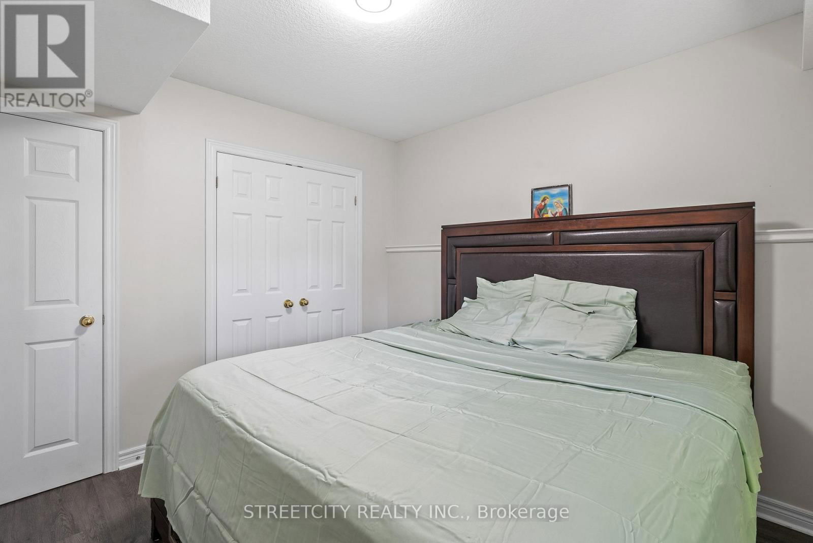 131 BRIDLE PATH Image 34