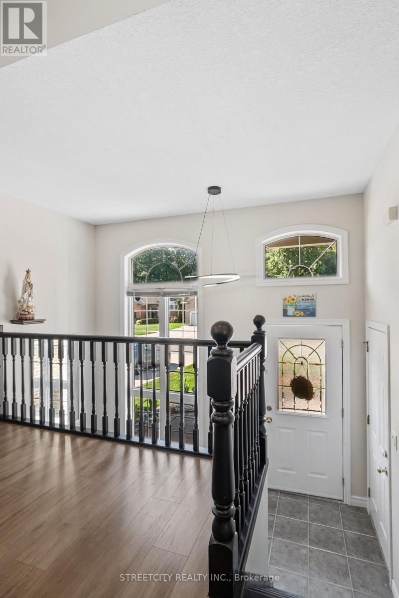 131 BRIDLE PATH Image 6