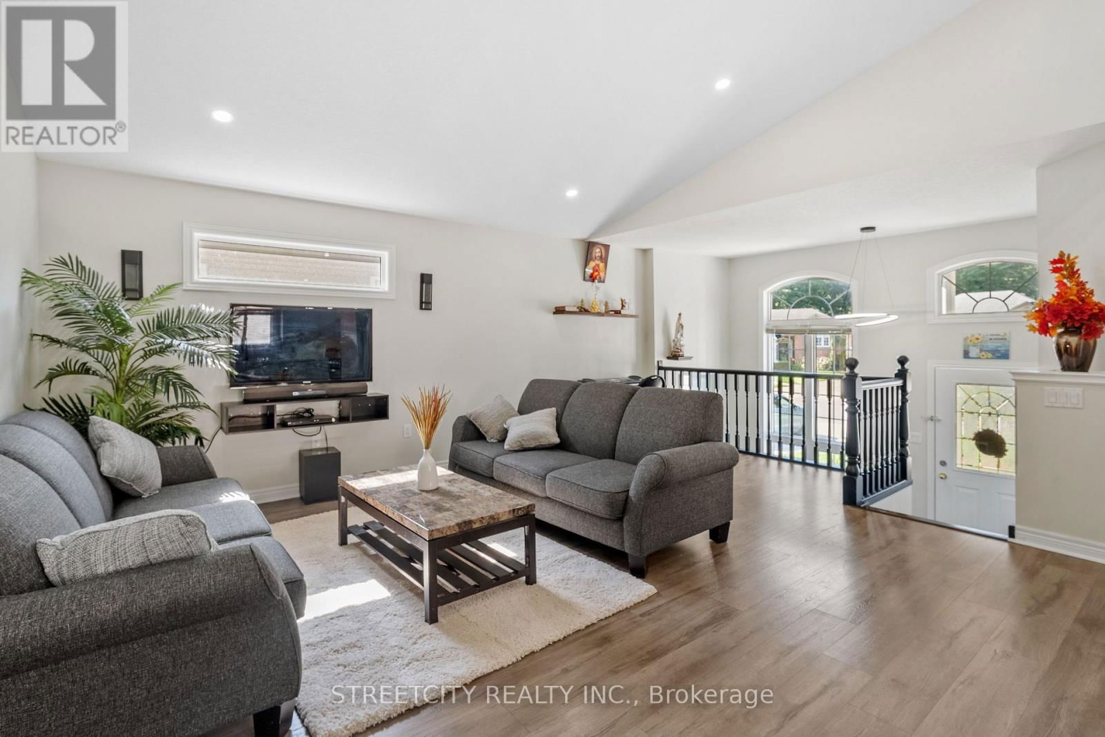 131 BRIDLE PATH Image 9