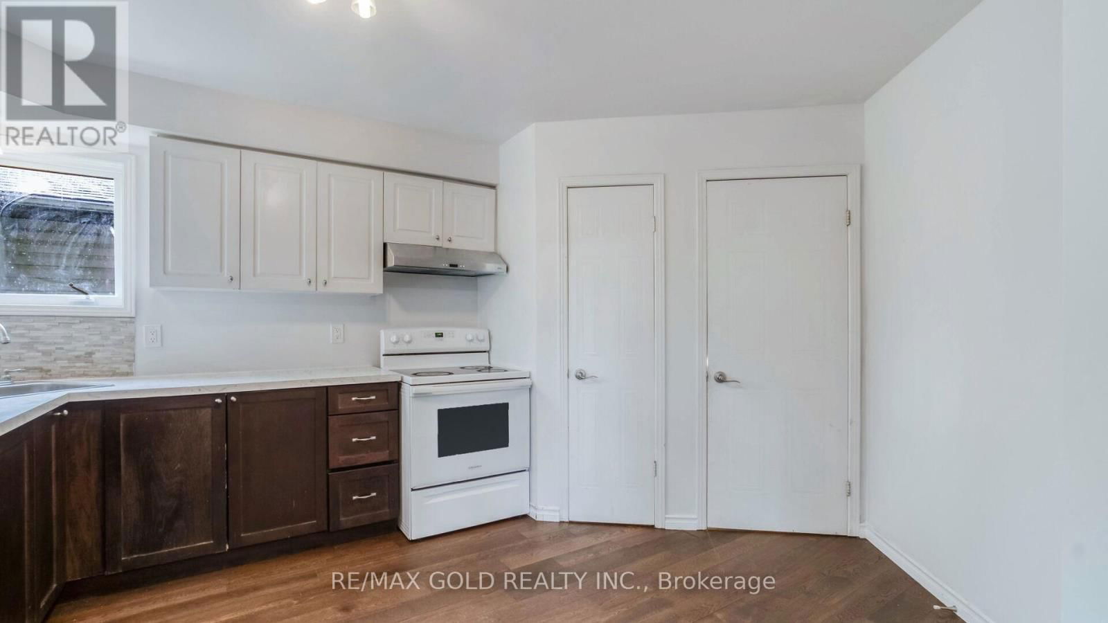 222 FLEMING DRIVE Image 13