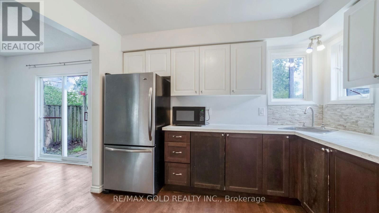 222 FLEMING DRIVE Image 14