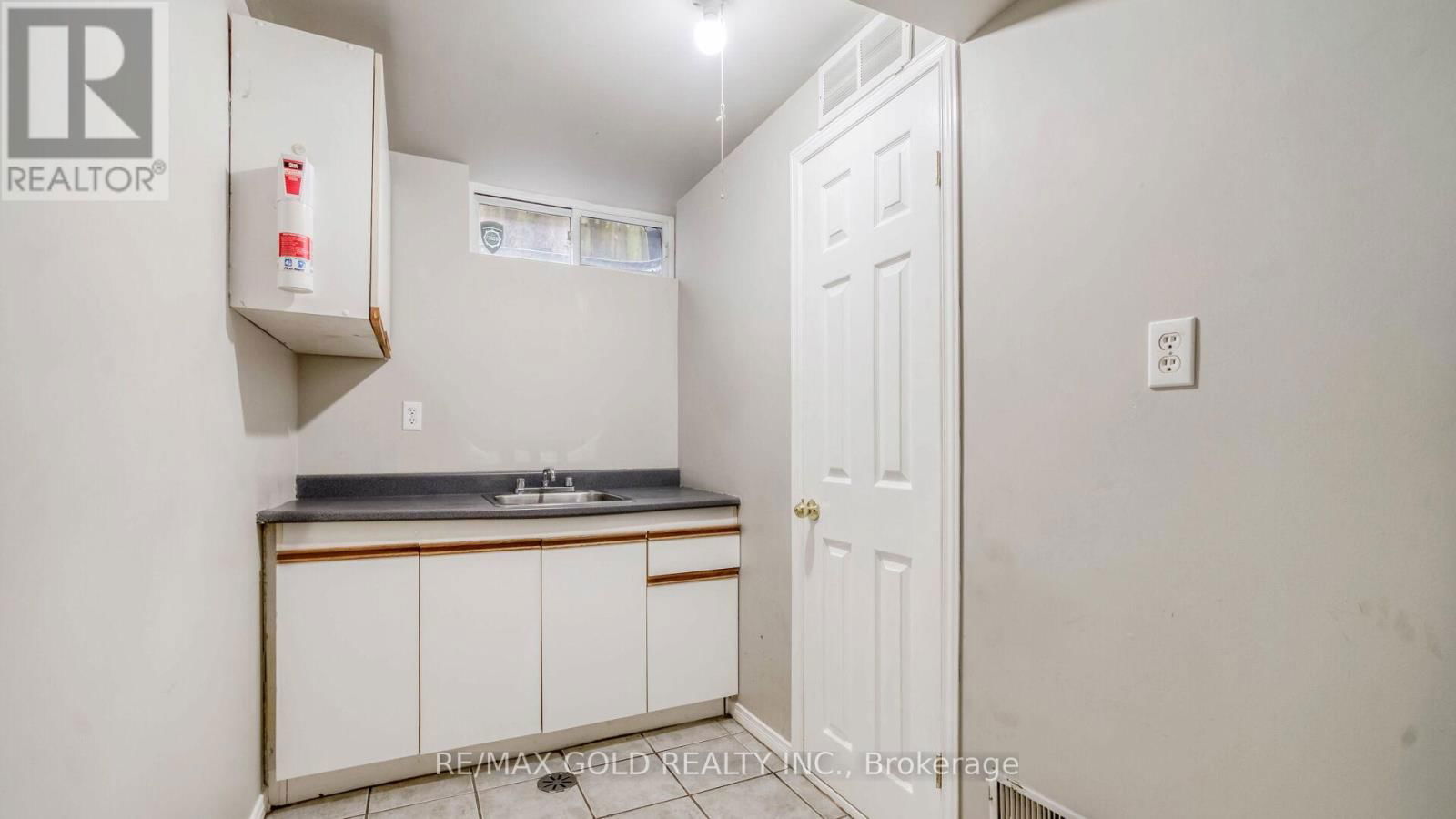222 FLEMING DRIVE Image 33