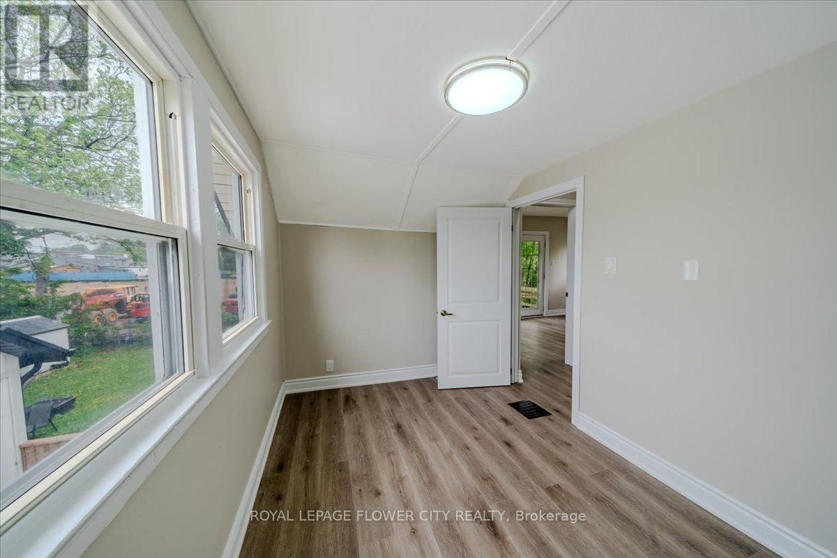 6143 CHURCHILL STREET Image 31