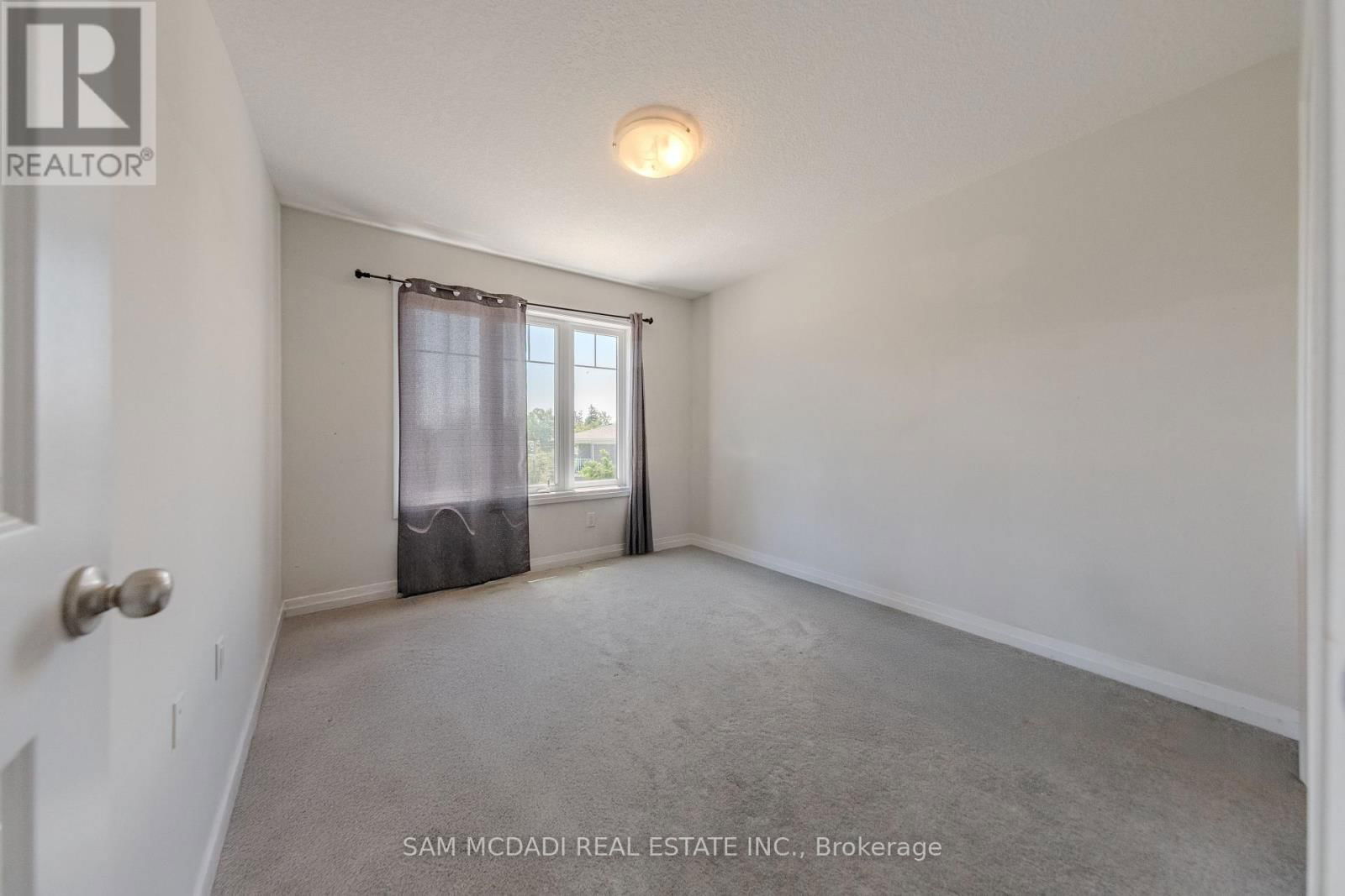 D8 - 24 MORRISON ROAD Image 15