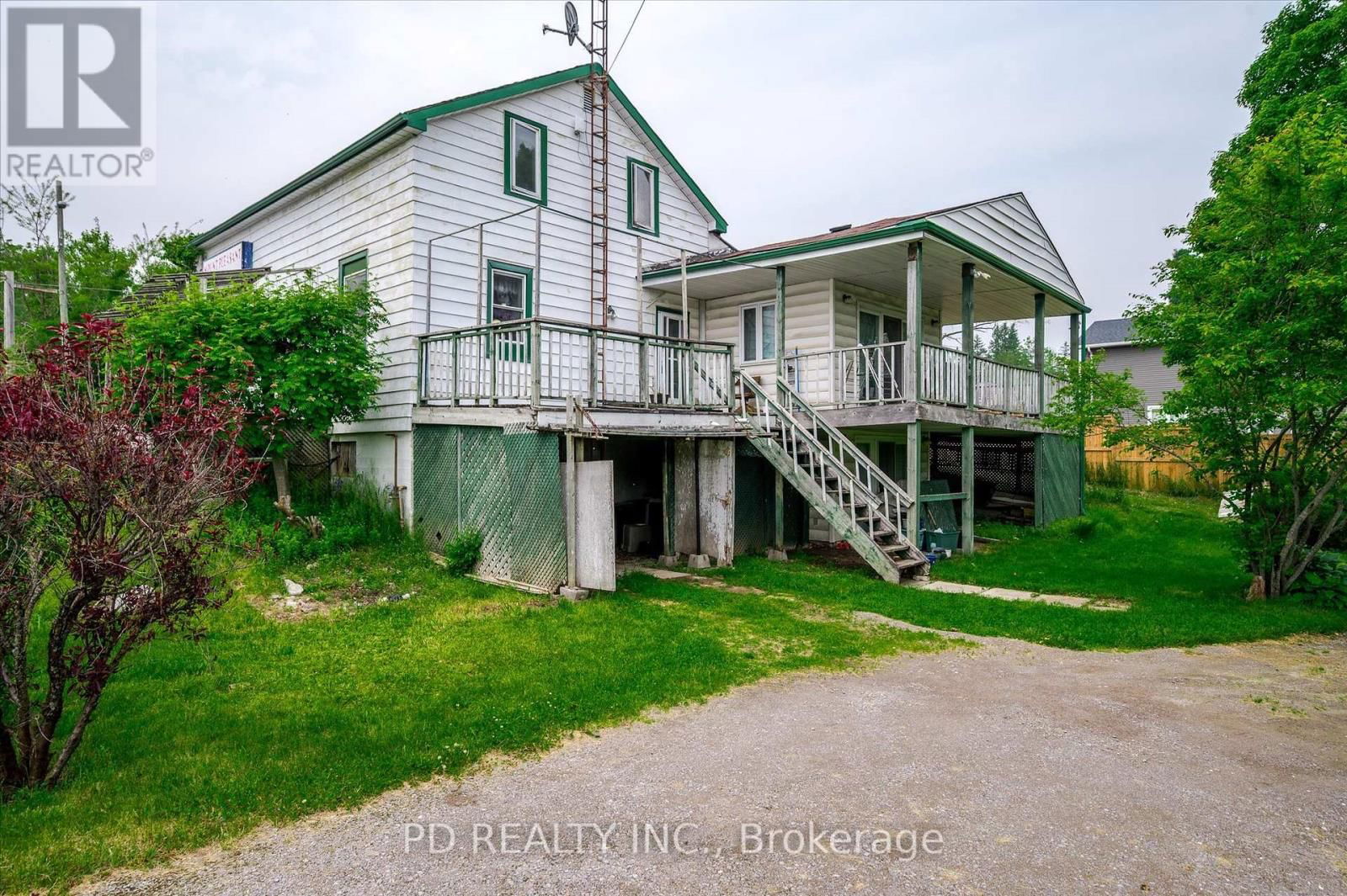 2449 QUEEN MARY STREET Image 19